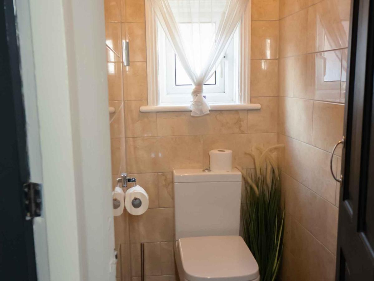 Pass The Keys Amazing, Newly Renovated 5Bedroom House Sleeps 10 Scarborough Exterior foto