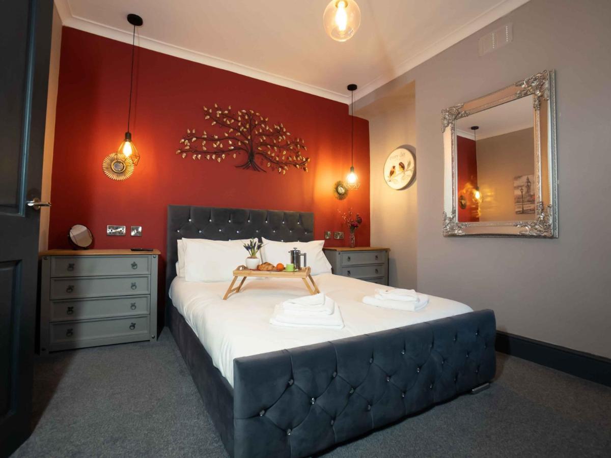 Pass The Keys Amazing, Newly Renovated 5Bedroom House Sleeps 10 Scarborough Exterior foto