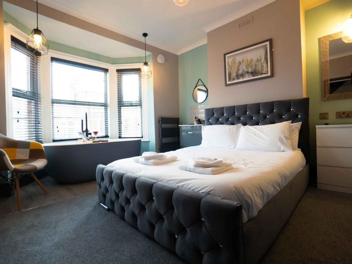 Pass The Keys Amazing, Newly Renovated 5Bedroom House Sleeps 10 Scarborough Exterior foto