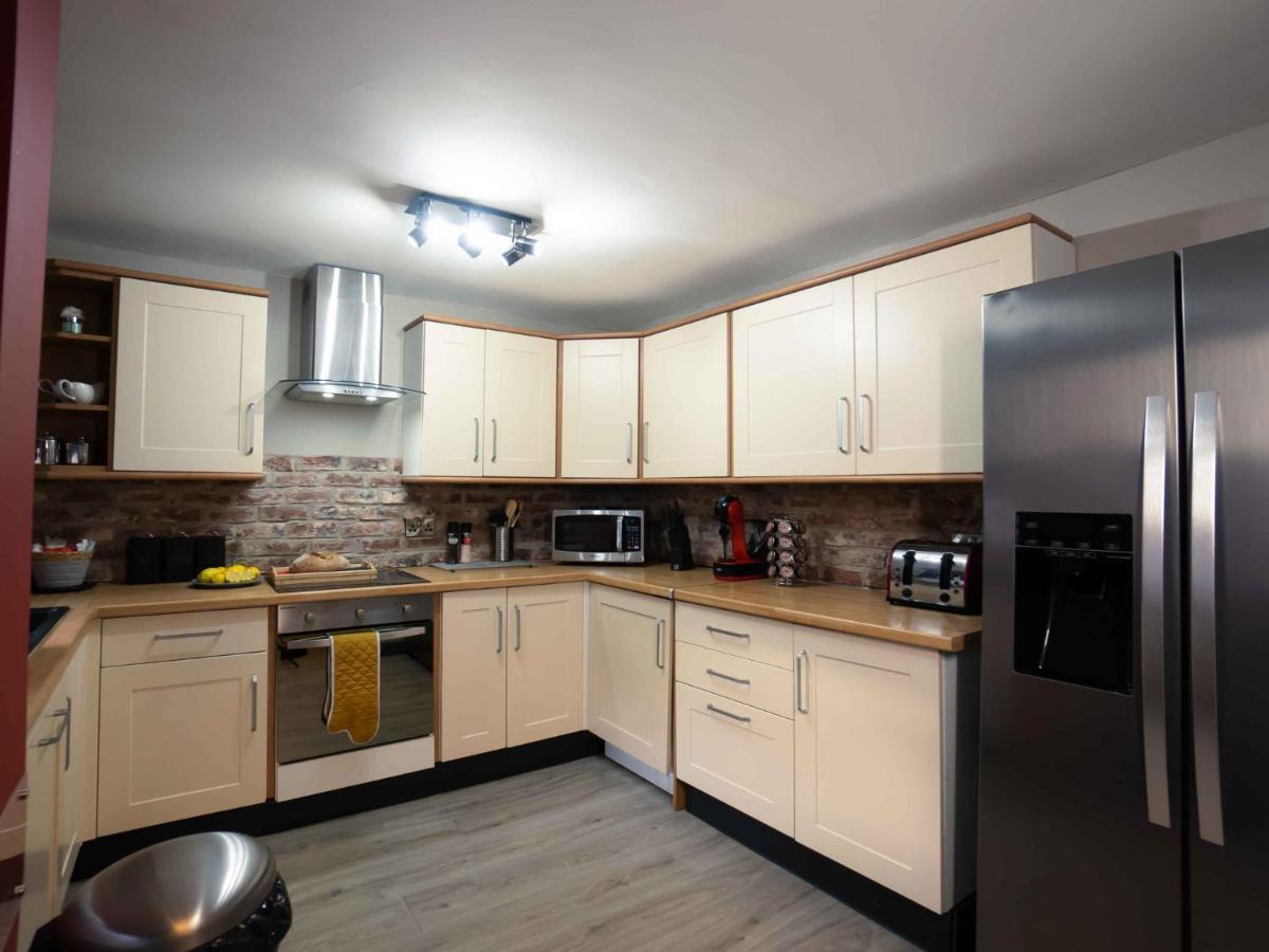 Pass The Keys Amazing, Newly Renovated 5Bedroom House Sleeps 10 Scarborough Exterior foto